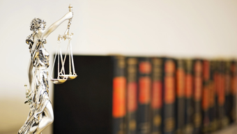 Justice avec livres