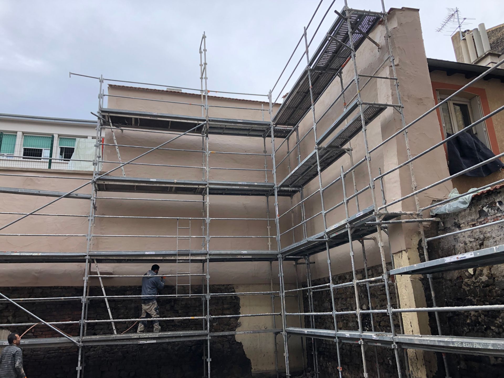 Une façade en rénovation.