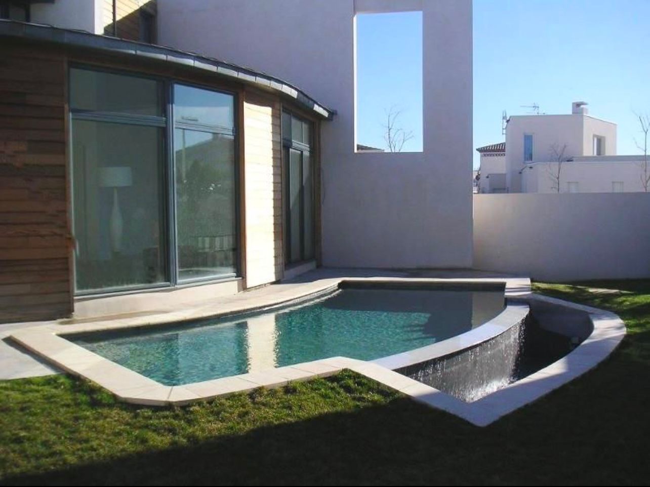 Une piscine à forme atypique