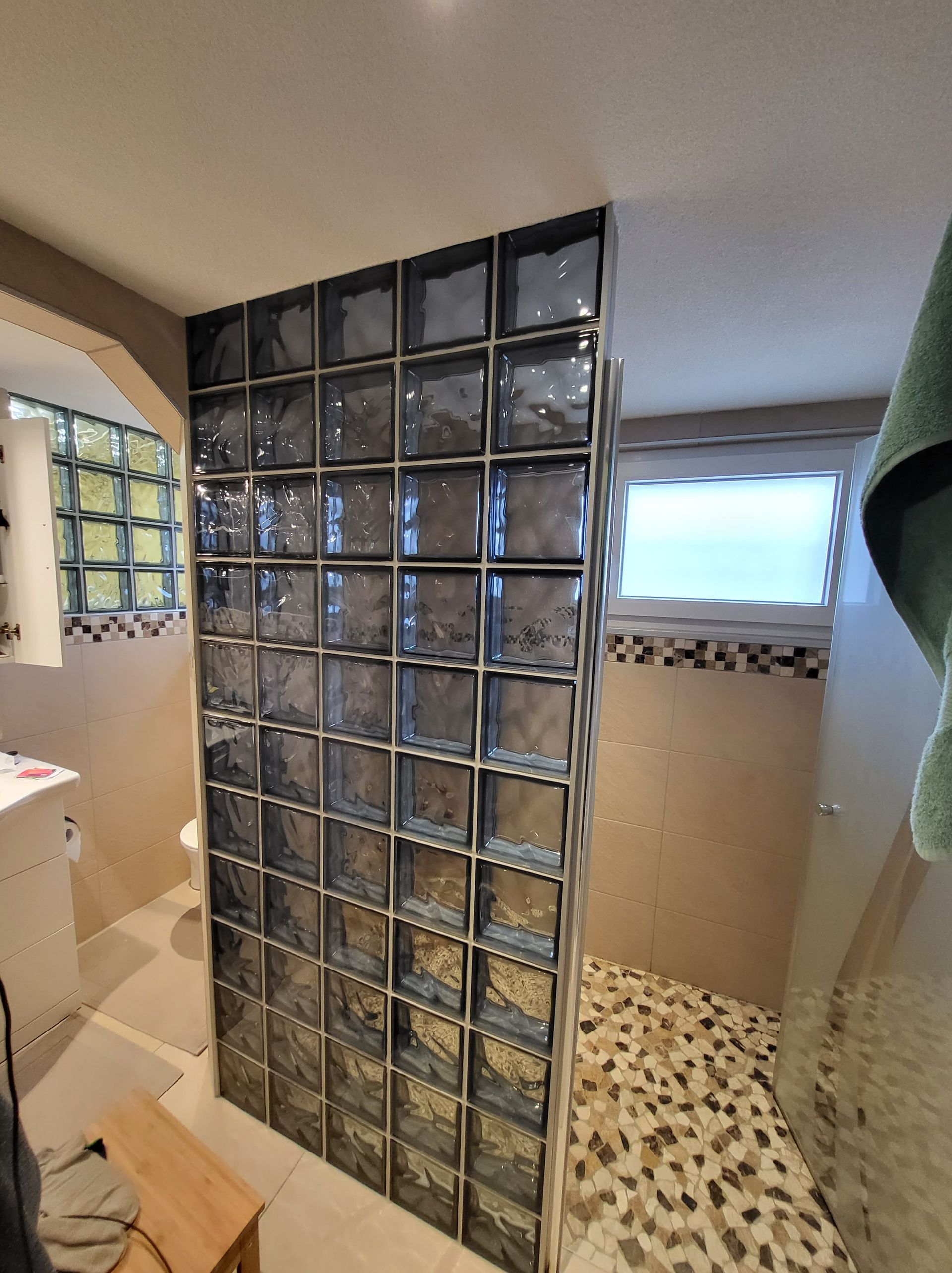 Salle de bain avec douche à l'italienne