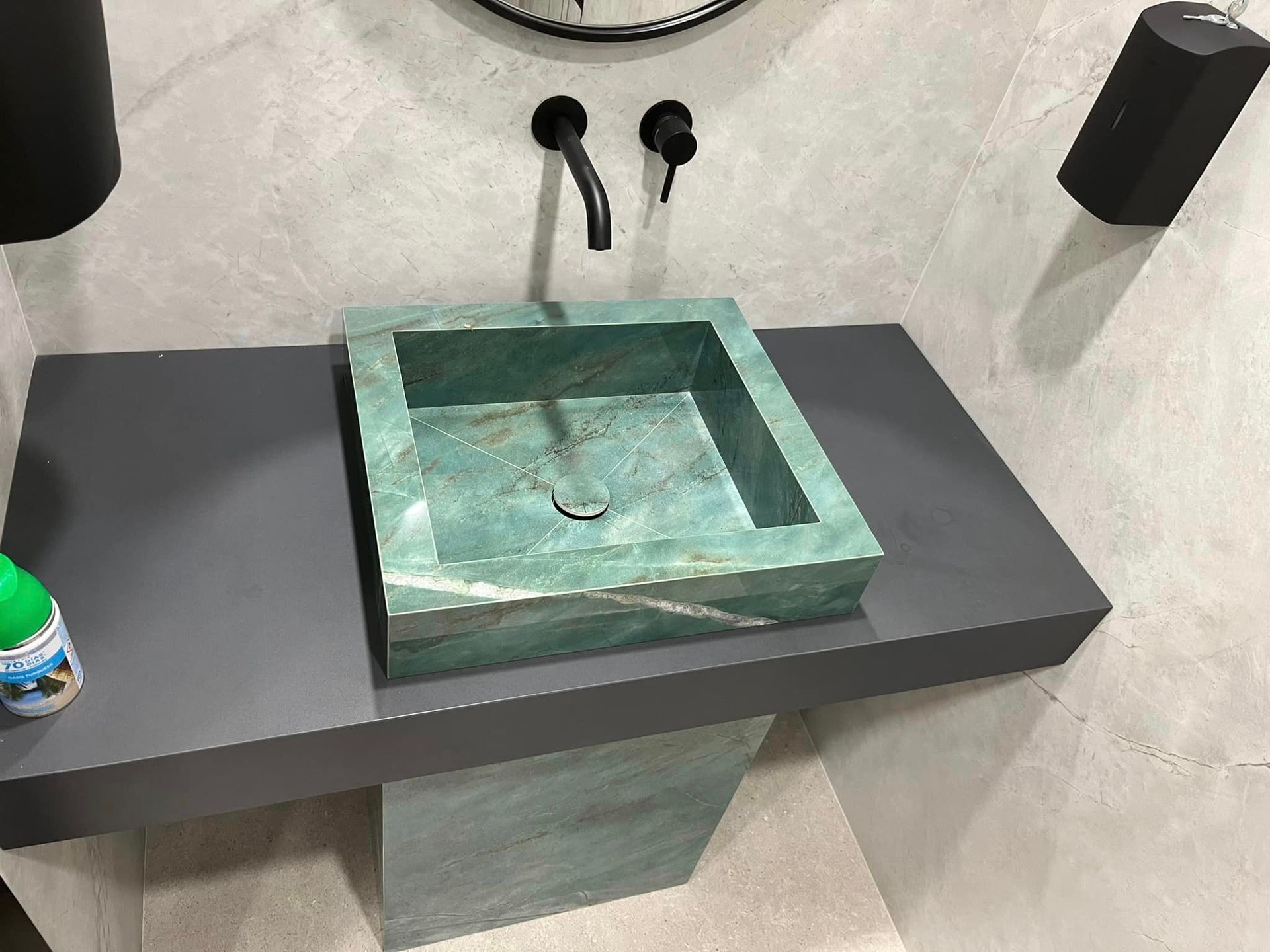 Lavabo en marbre vert