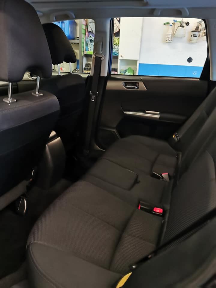 L'intérieur d'une voiture propre.