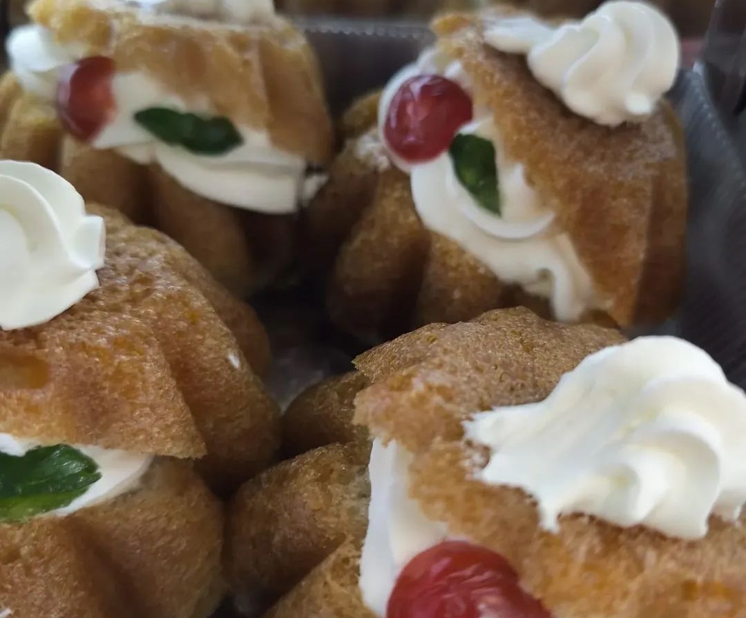 Kleine gefüllte Desserts