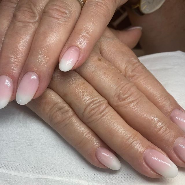 French nails Beauty Carousel