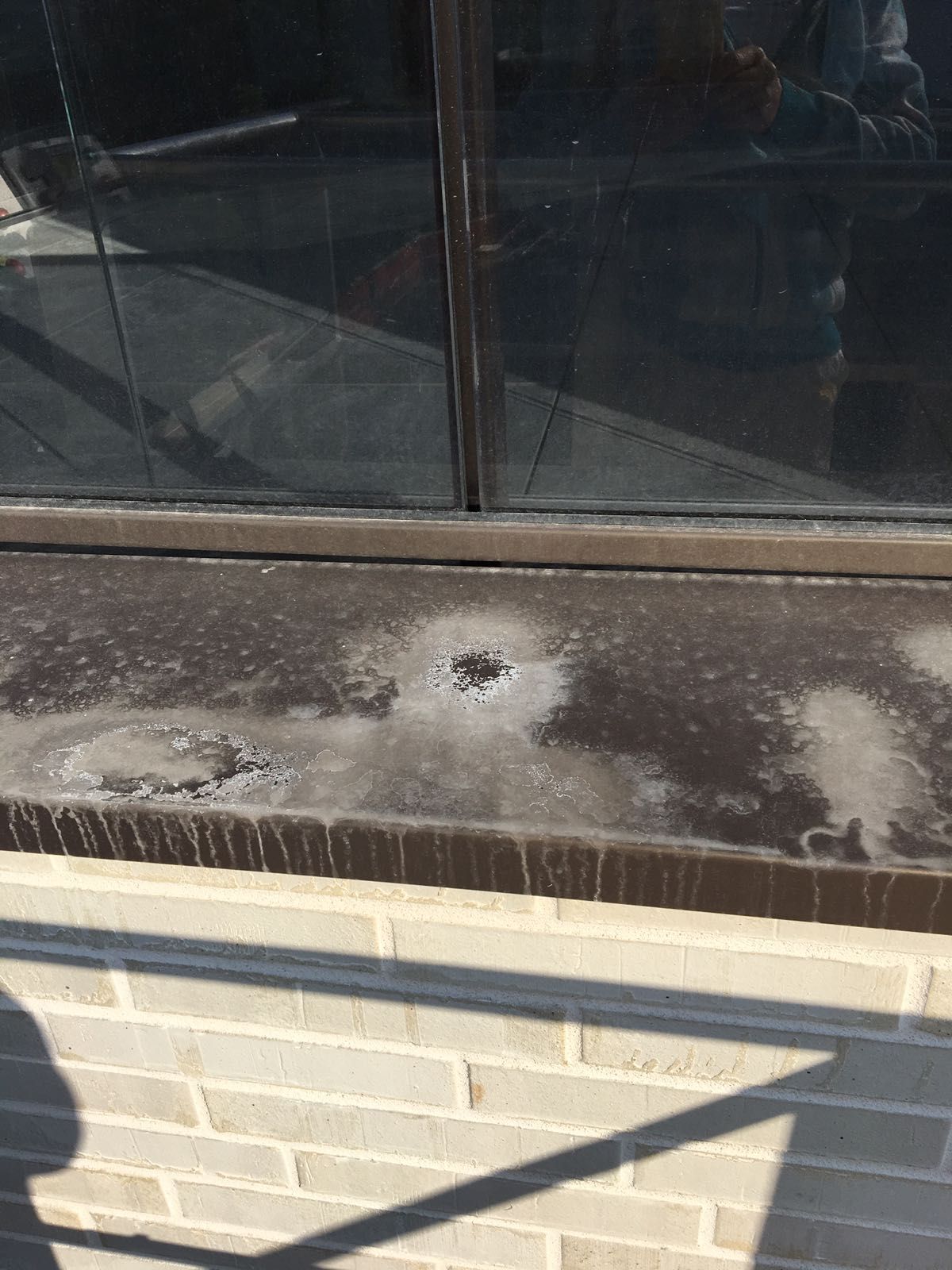 Fenstersims vorher - einfach anders Malergeschäft