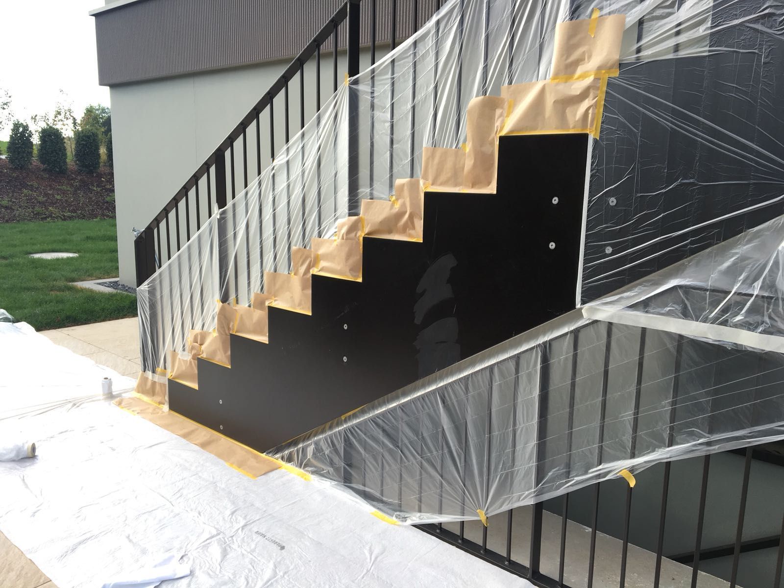 Treppenblende vorher - einfach anders Malergeschäft