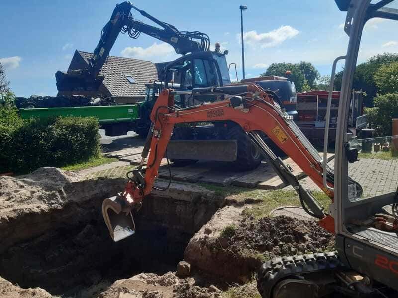 Bagger- und Erdarbeiten
| Heino Müller Baggerbetrieb