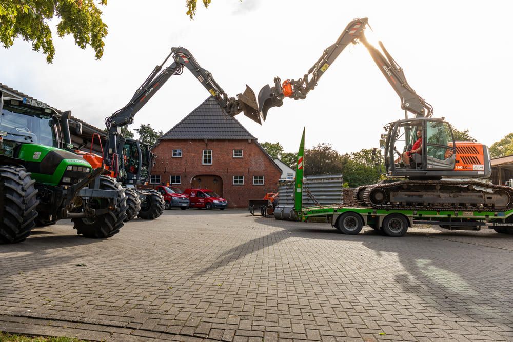 Bagger- und Erdarbeiten
| Heino Müller Baggerbetrieb