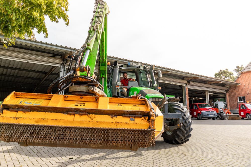 Forstmulcher und Schlägelarbeiten
| Heino Müller Baggerbetrieb