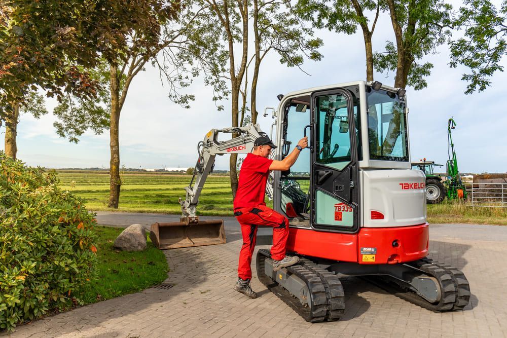 Minibaggerarbeiten
| Heino Müller Baggerbetrieb