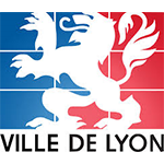 Logo de Lyon : silhouette de lion blanc sur blocs bleus et rouges, texte 