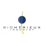 Logo de bioMérieux Industrie : globe bleu avec lignes courbes, lignes vertes et jaunes. Texte : « bioMérieux Industrie ».