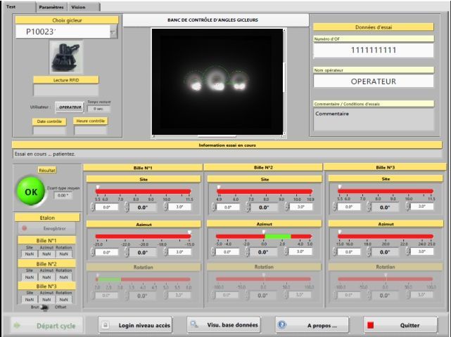 Interface du panneau de contrôle avec lumières lumineuses et outils de mesure ; un écran d'inspection de processus.