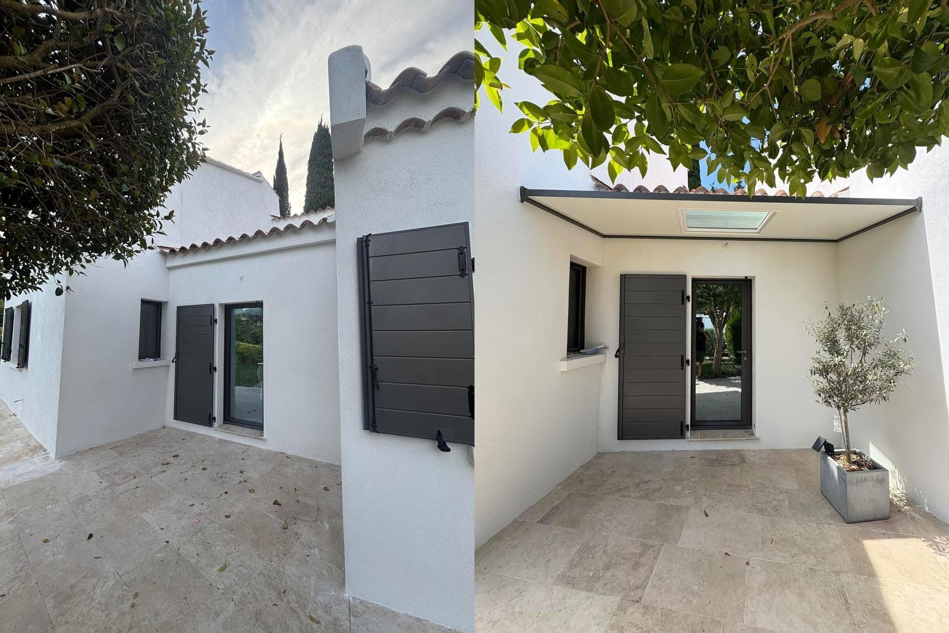 Maison à l'extérieur en stuc blanc avec volets noirs, portes-fenêtres et un petit arbre en pot sur une terrasse ensoleillée