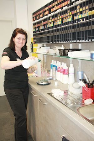 Friseurin bei der Arbeit, Sebnitzer Friseur und Kosmetik GmbH