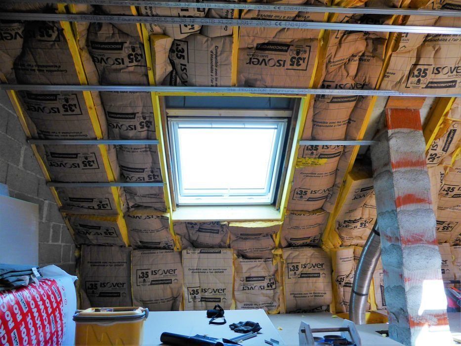 Pose de fenêtre de toit