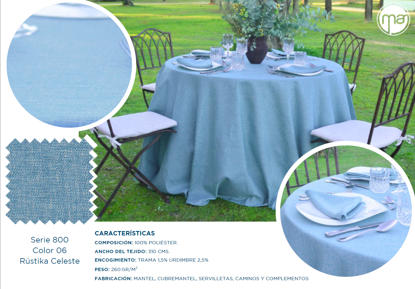 Una mesa con un mantel azul claro y sillas.