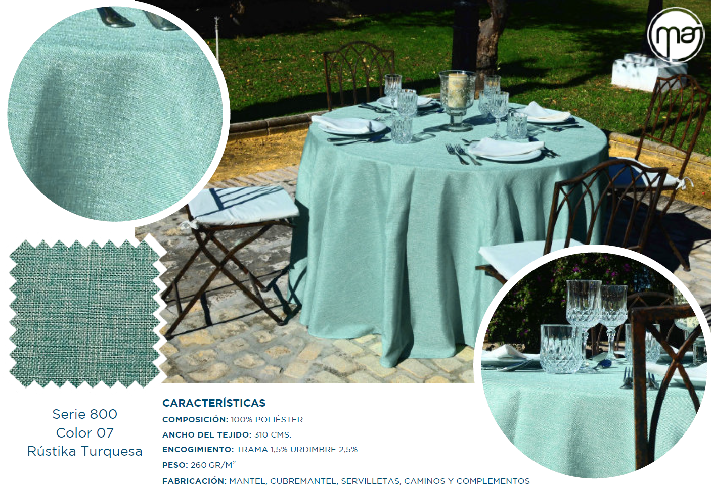 Una mesa con un mantel azul claro y platos y vasos encima.
