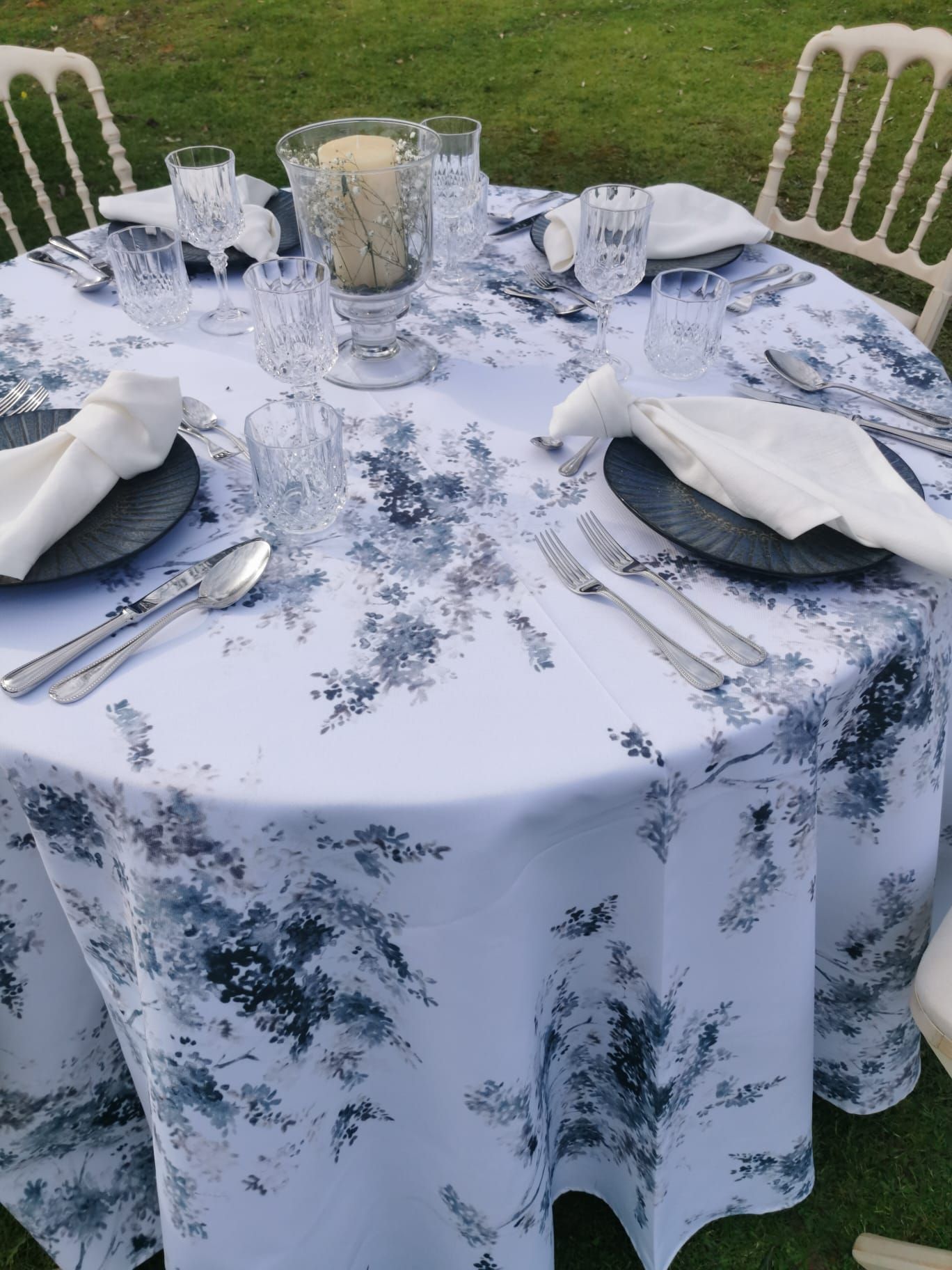 Juego de mesa redonda para comida formal al aire libre, mantel blanco con estampado floral azul