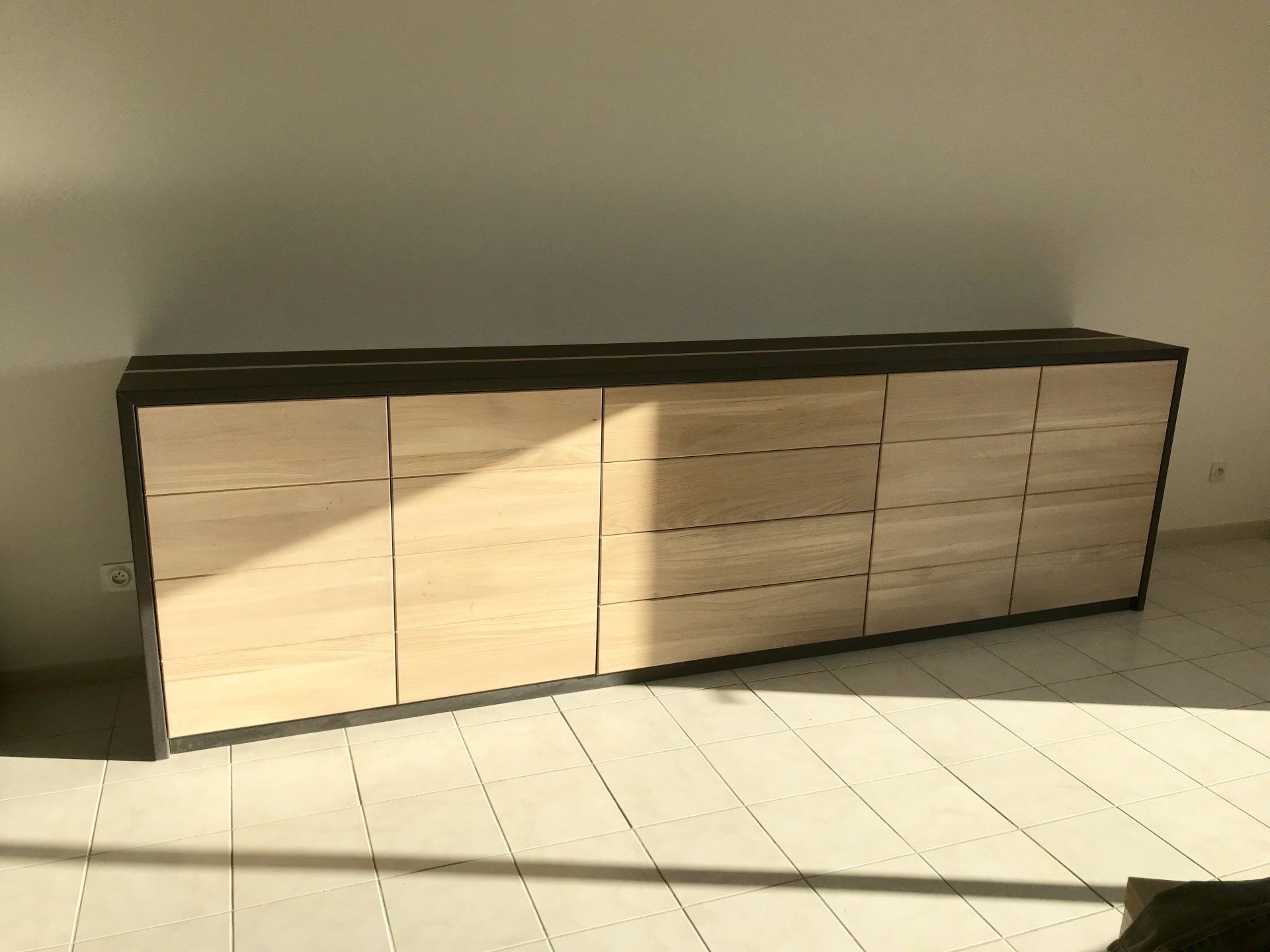 Buffet de salle à manger en bois de deux couleurs