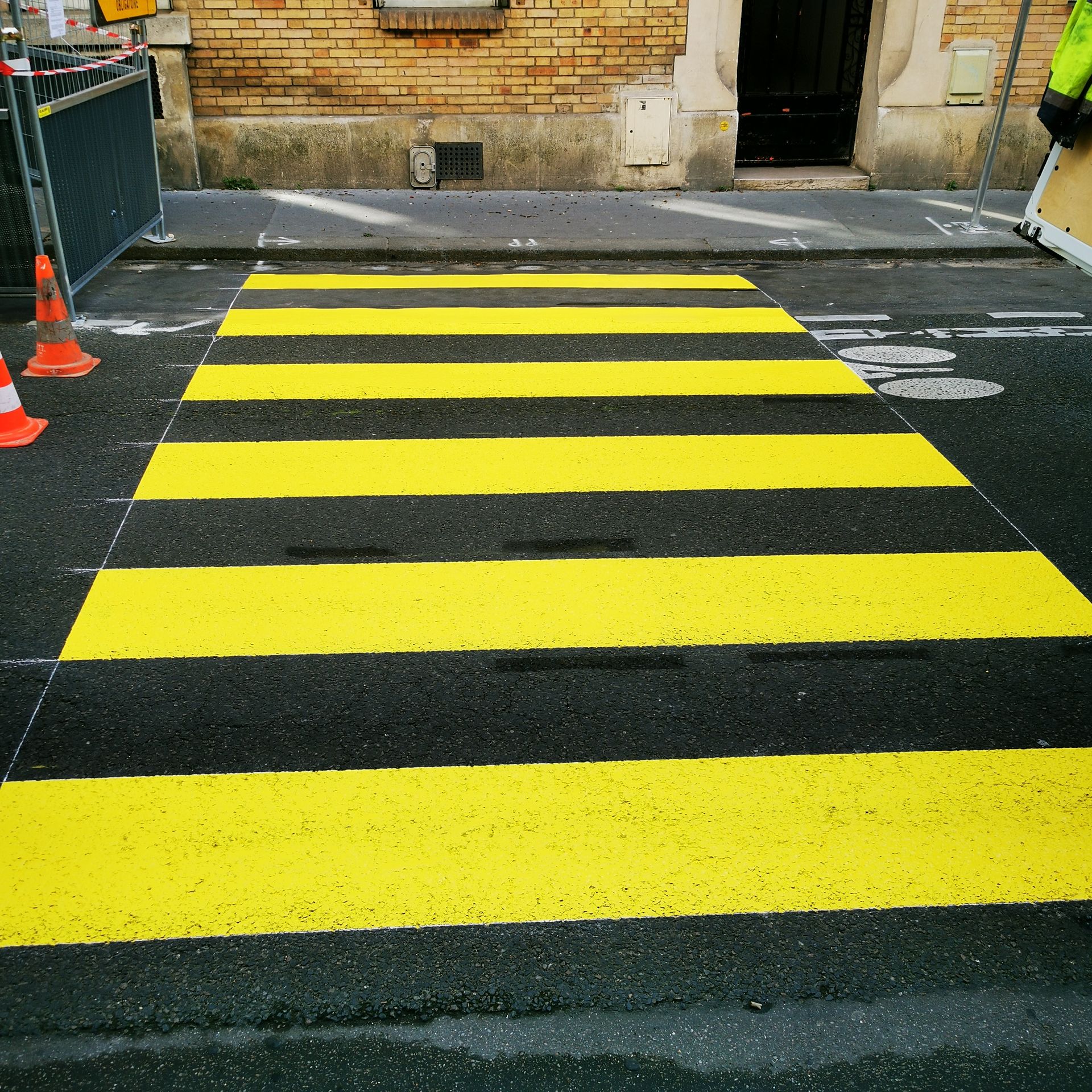 Passage piéton temporaire couleur jaune