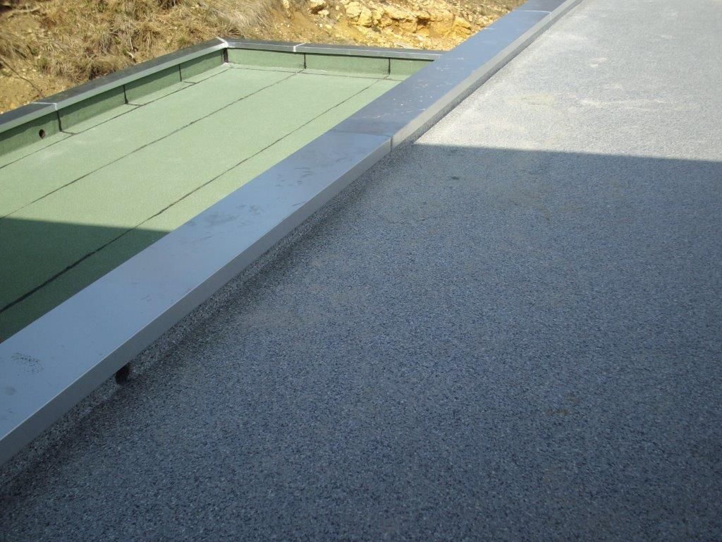 Détail d’une toiture-terrasse étanchée.