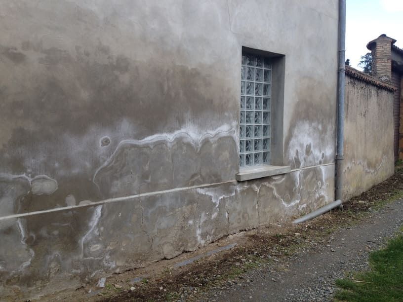Murs couvert de traces d'humidité.