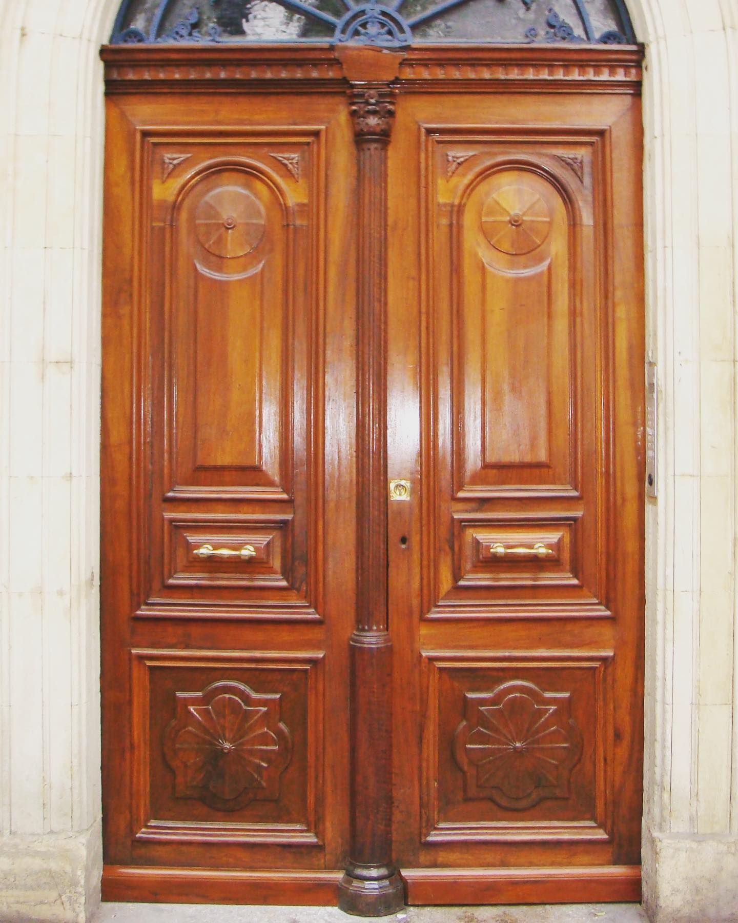 Porte ancienne rénovée
