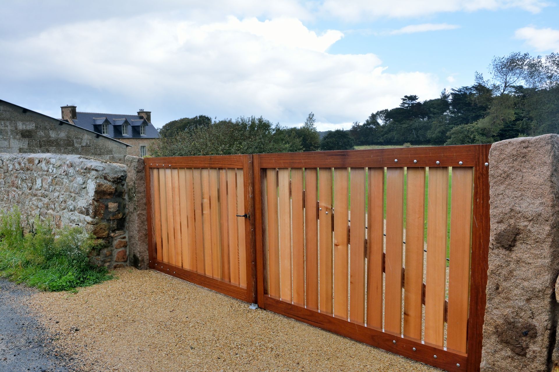 Portail en bois ajouré