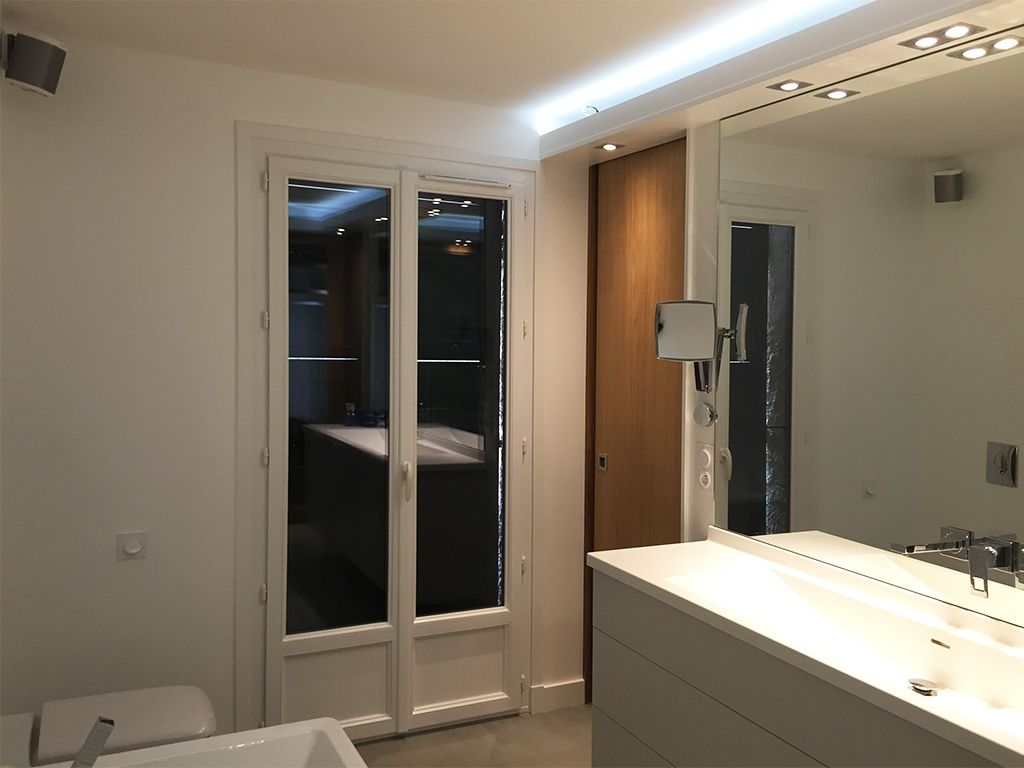 Meuble de salle de bain en bois