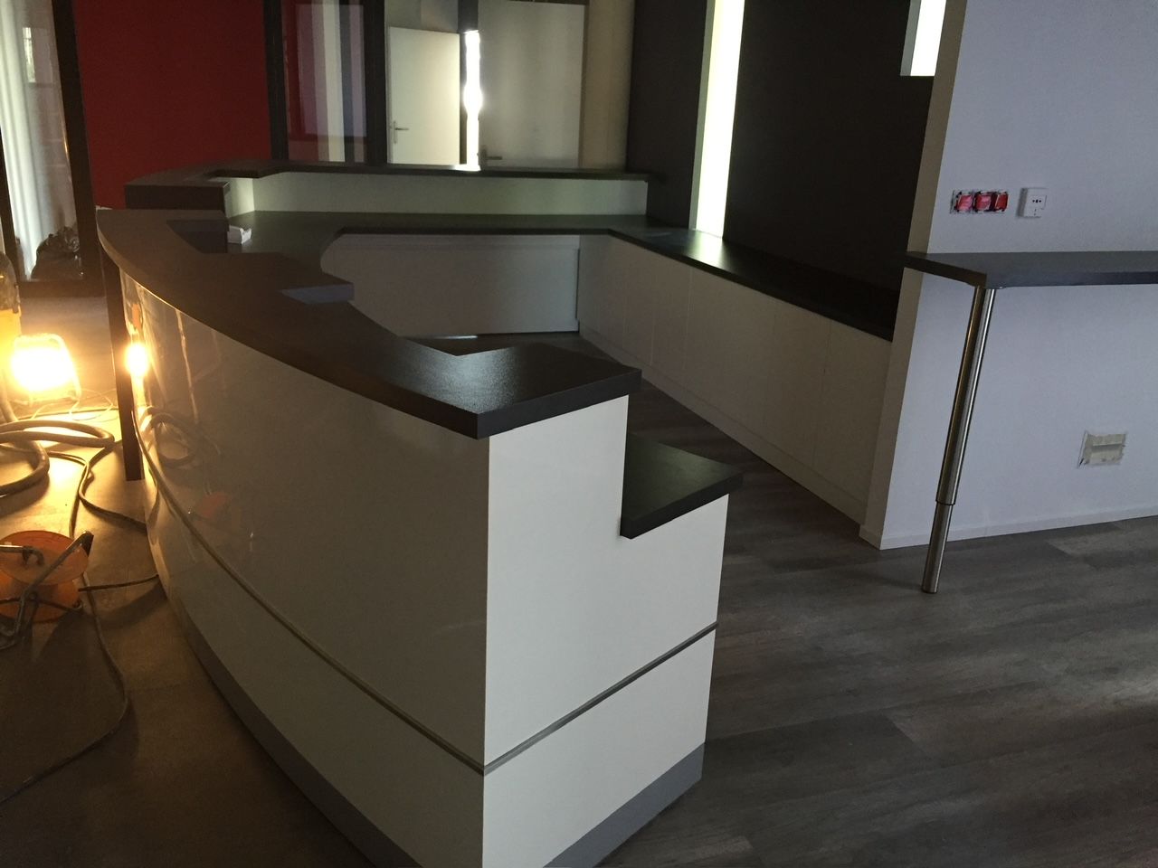 Banque d'accueil en bois