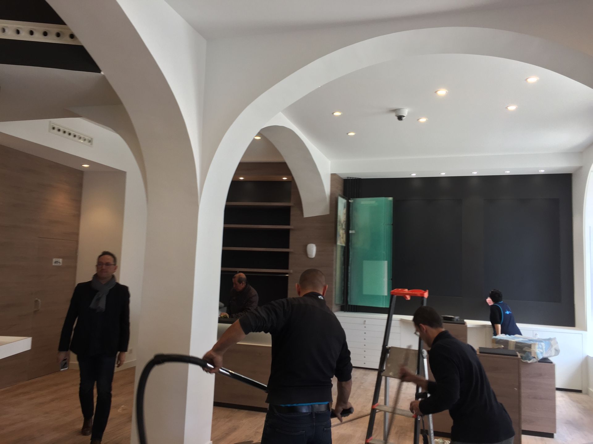 Intérieur d'une boutique avec un agencement sur mesure