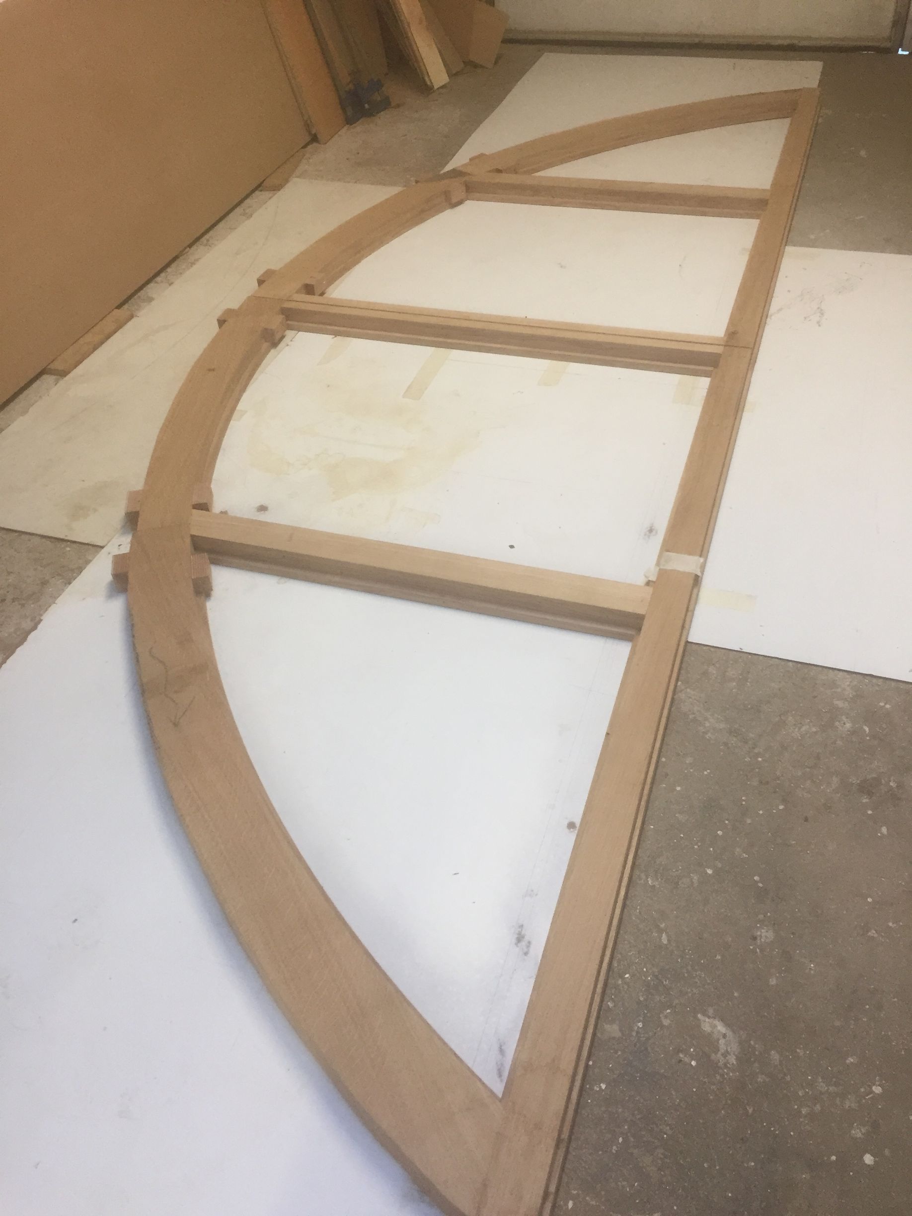 Fabrication d'un arche en bois pour une porte