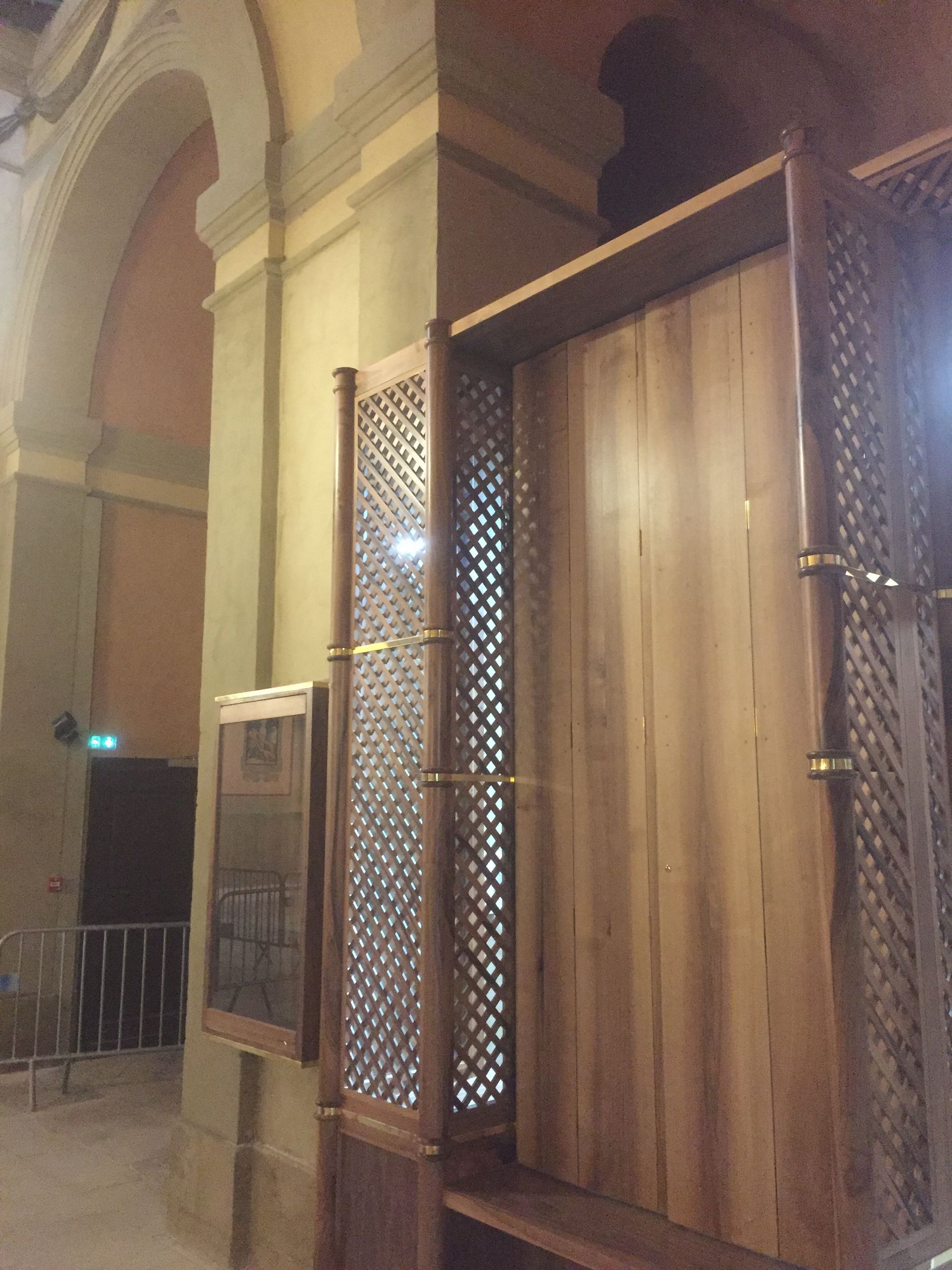 Séparation en bois ajouré