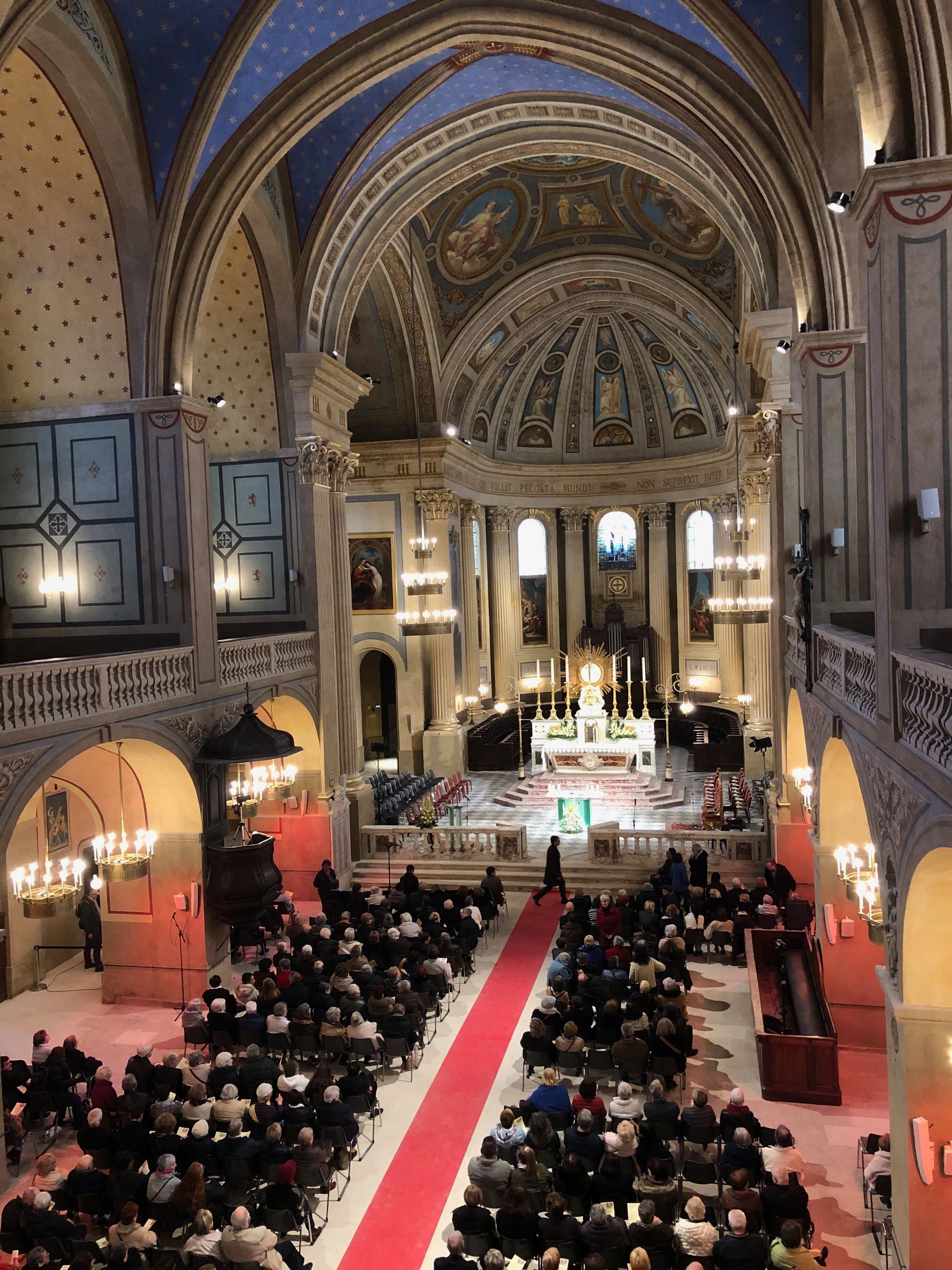 Nef de la cathérale de Nîmes