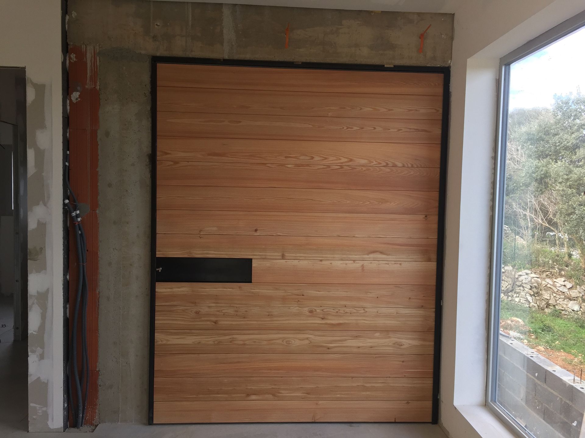 Porte d'entrée sur pivot