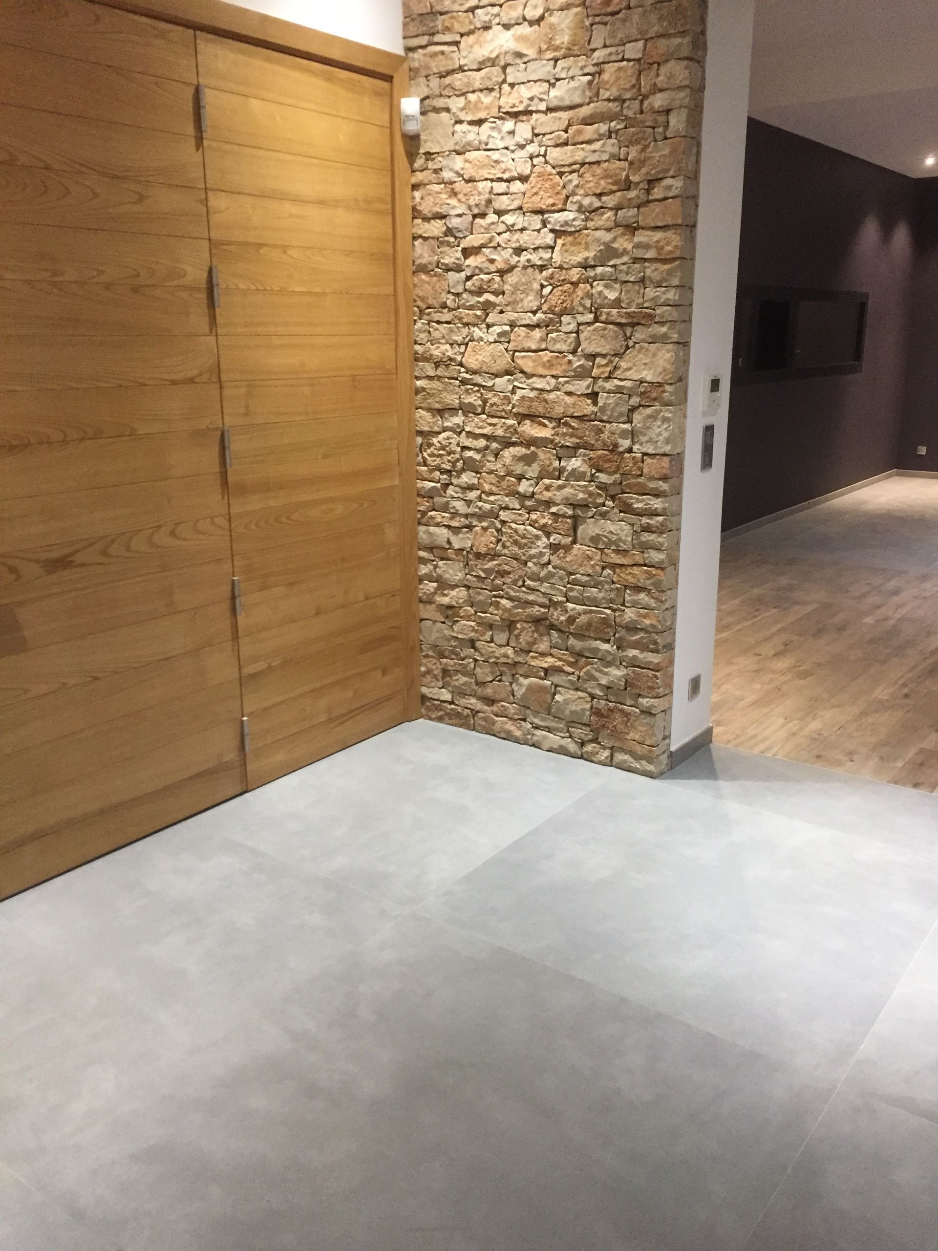 Porte d'entrée en bois