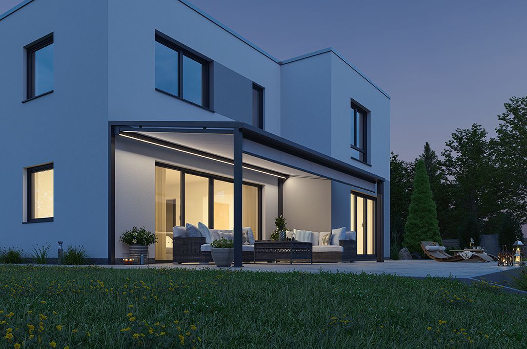 Großes Terrassendach mit LED Beleuchtung an modernem Einfamilienhaus in Bogen