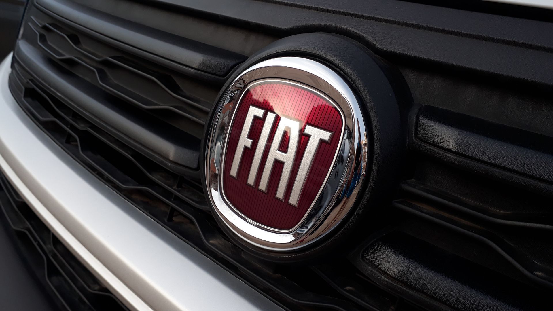 Logo Fiat sur une voiture
