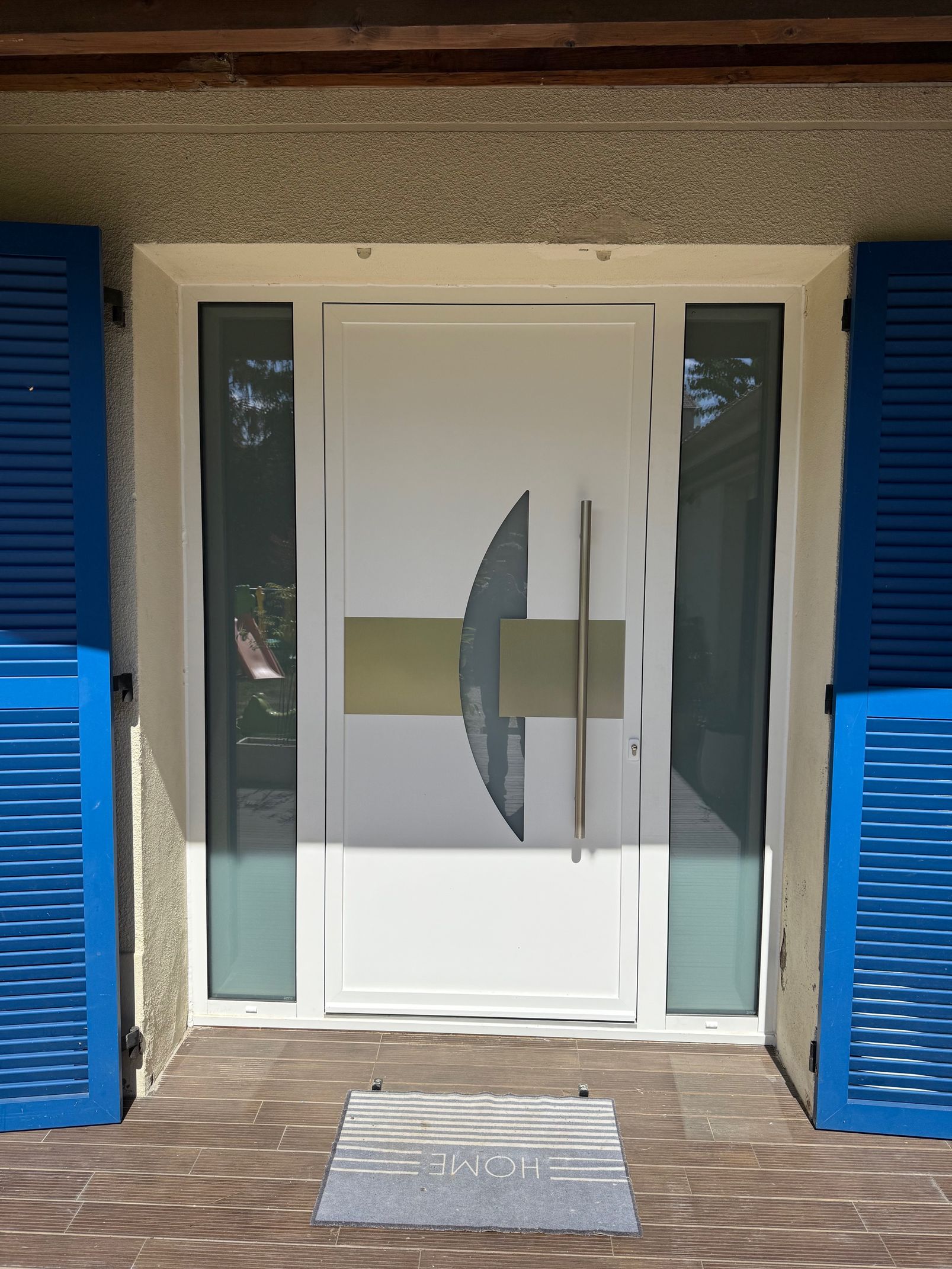 Porte bleue