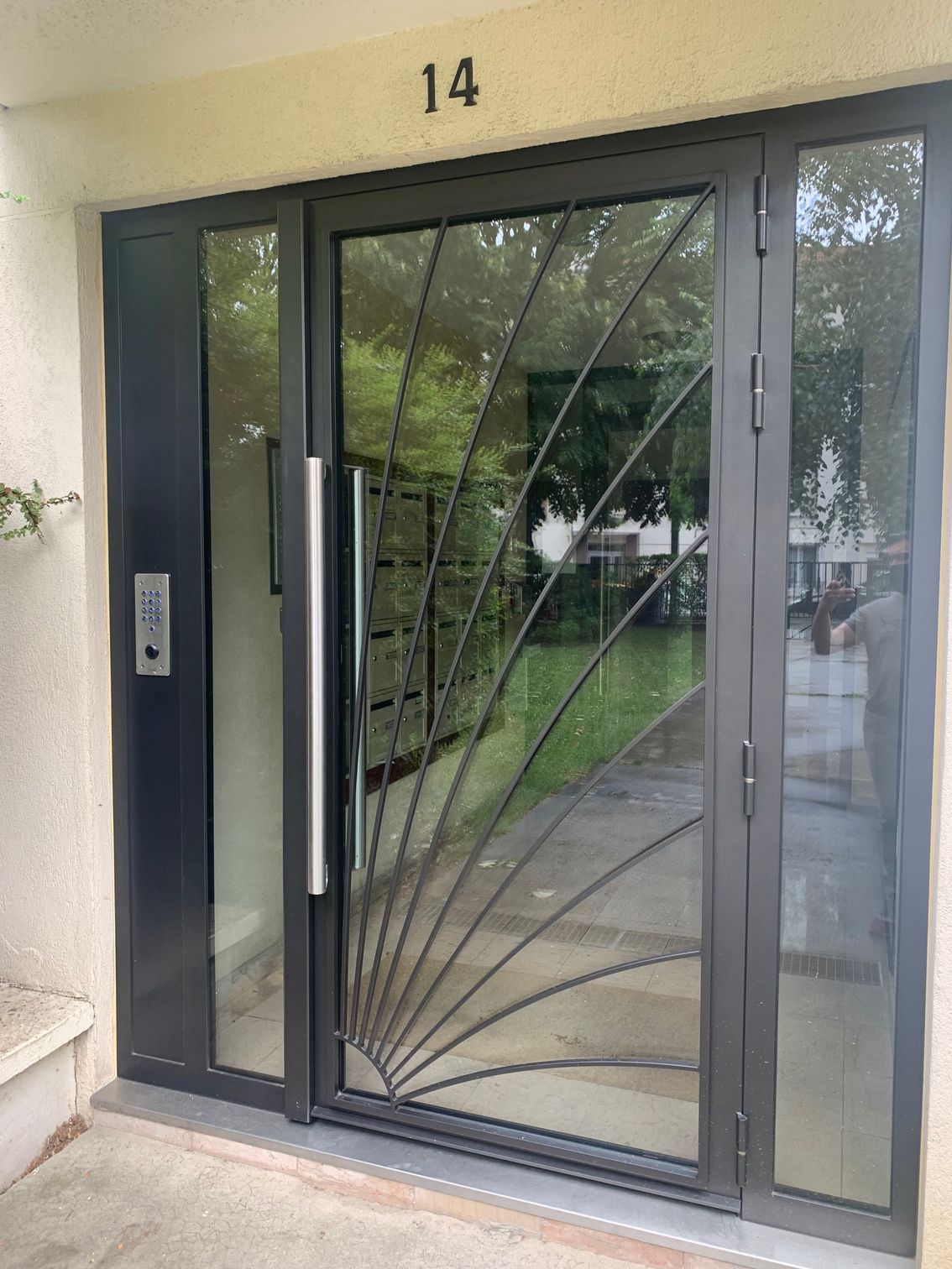 Porte en métal