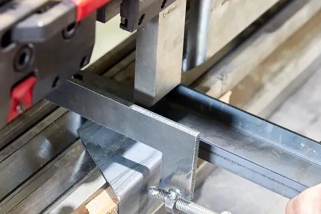 construção de estruturas metálicas e andaimes 