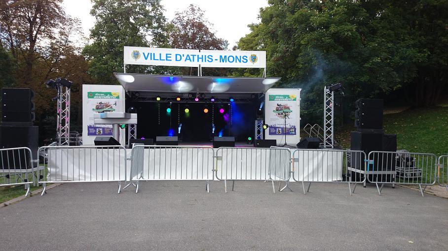 Car podium événementiel 50 m² - Espaces scéniques pour vos événements dans le Nord - Val Podium Hainaut