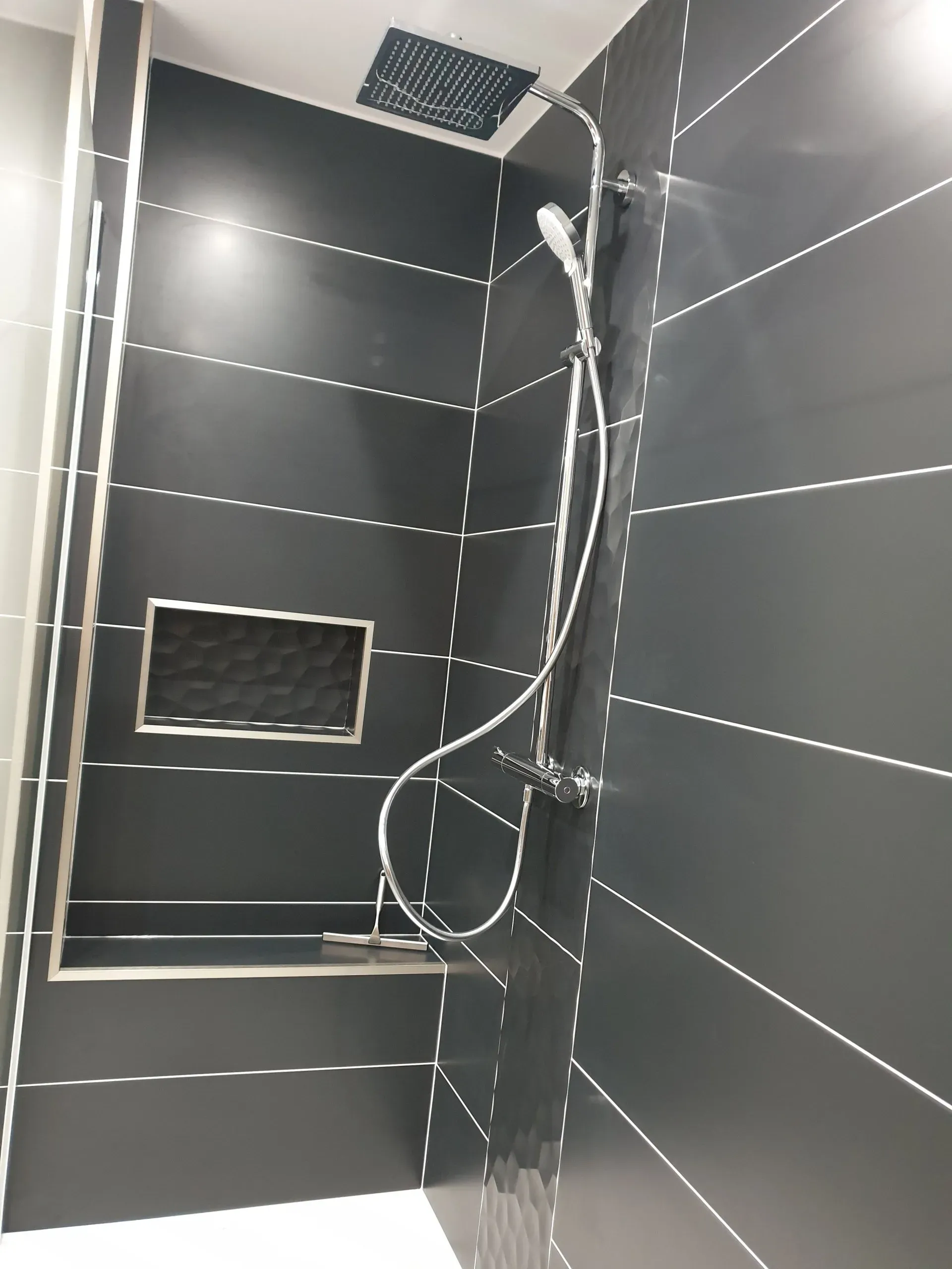 Salle de bains rénovée - douche à l'italienne - Après