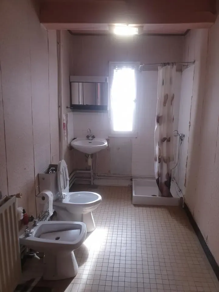 Salle de bains en rénovation - Avant