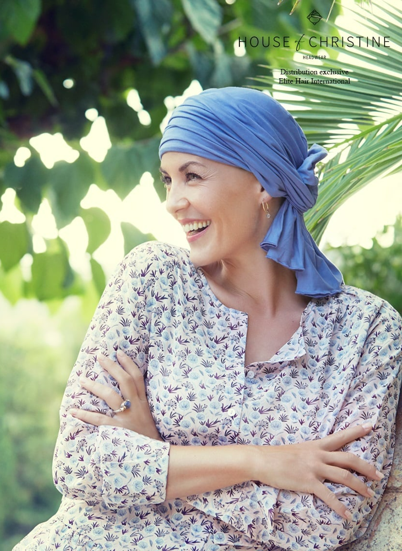 Institut capillaire femme souriante