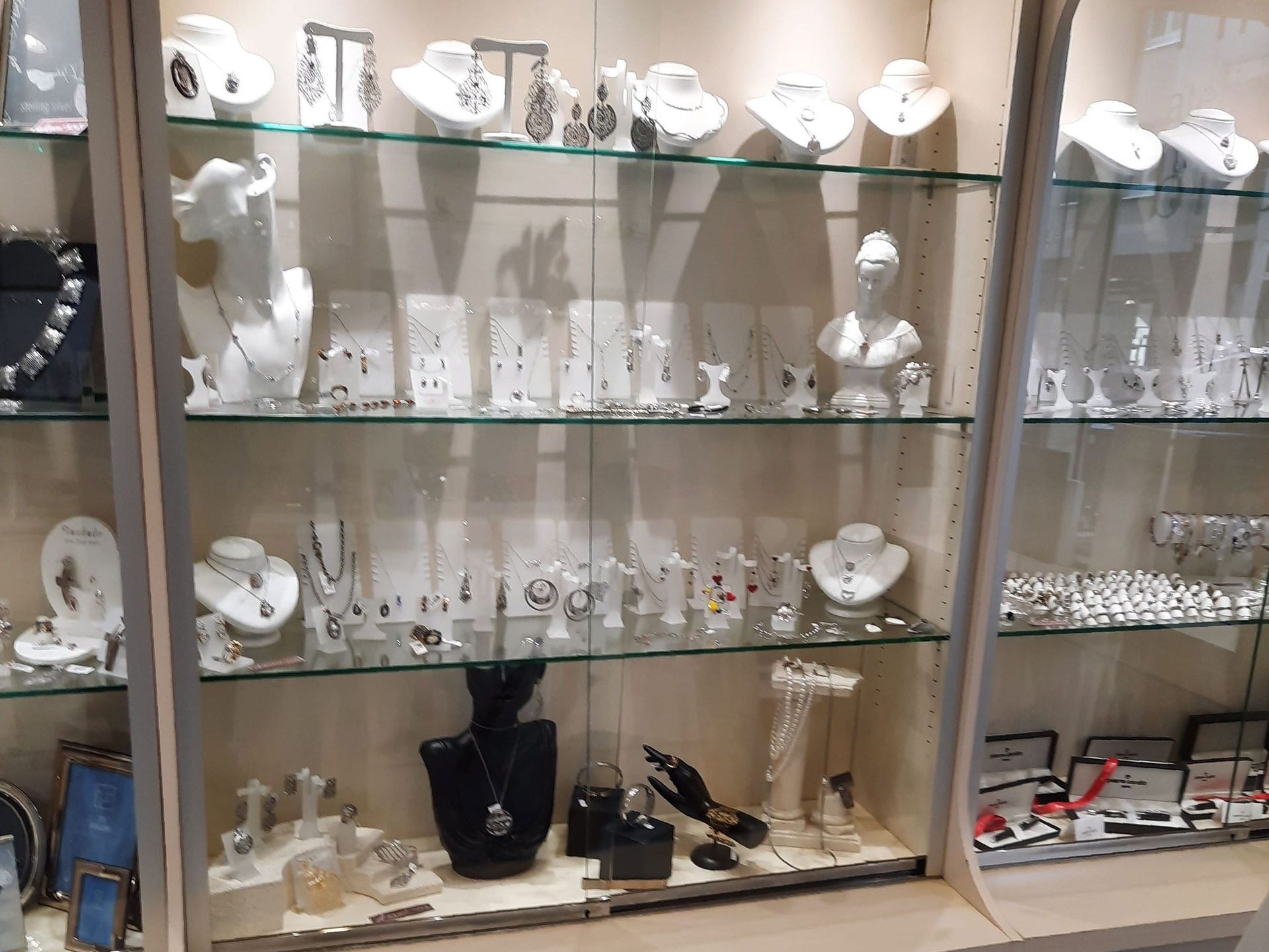 L'Horloger Atelier Réparation - collier, bracelet, boucle d'oreilles