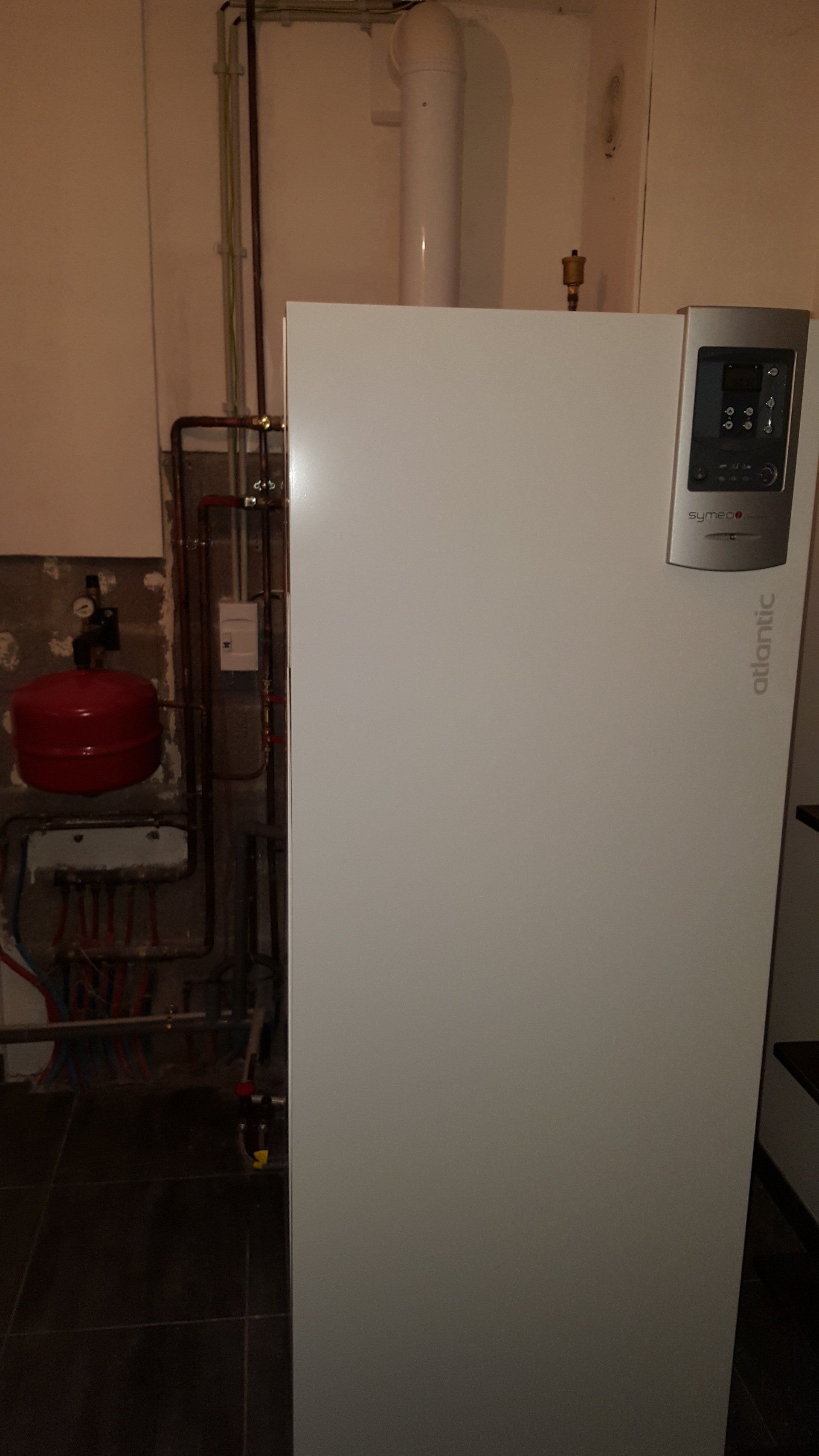 Grande chaudière blanche