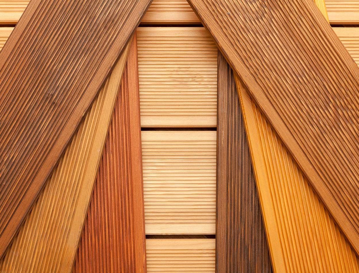 Planches de bois utilisés pour la construction d'une terrasse en bois 