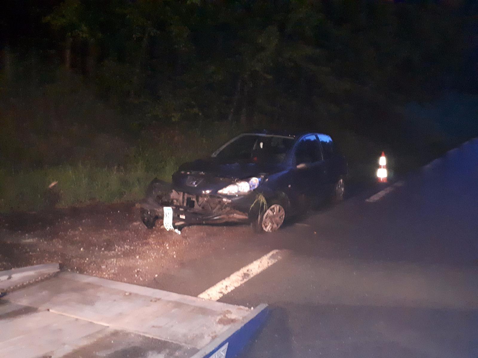 Véhicule en panne dans la nuit